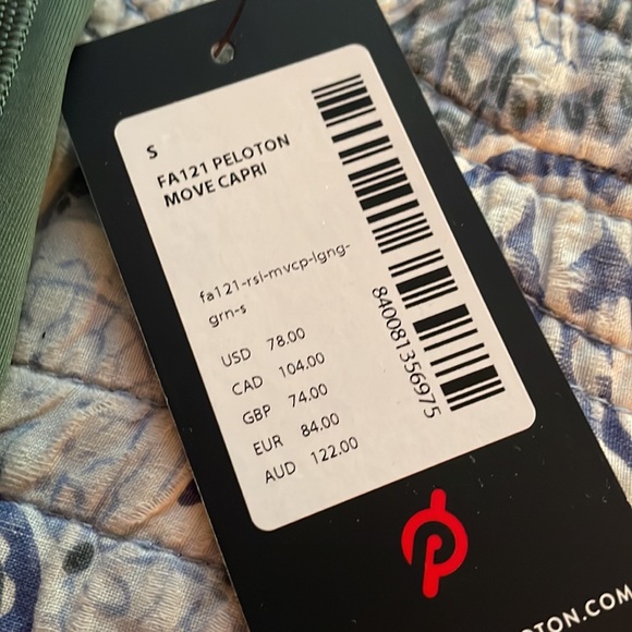 Peloton Move Mission Green Capri Leggings- NWT - size Small - Picture 3 of 4